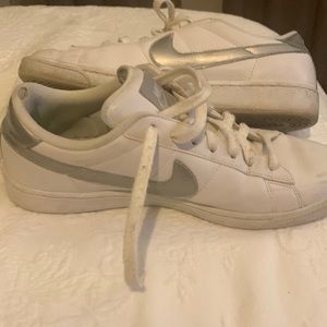 Nike women’s court shoes size 9